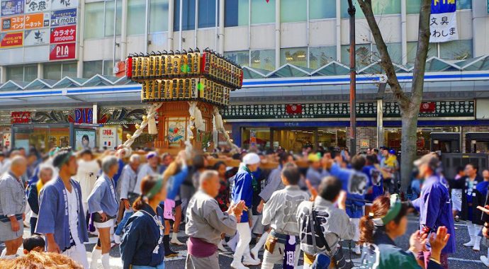 第42回よこすかみこしパレードが開催されました そのうち 住宅ライターが神奈川県横須賀市の バウス横須賀中央 を徹底レポート